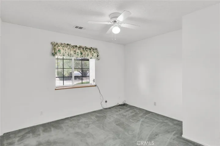 23333 Taos, Apple Valley, California 92307
