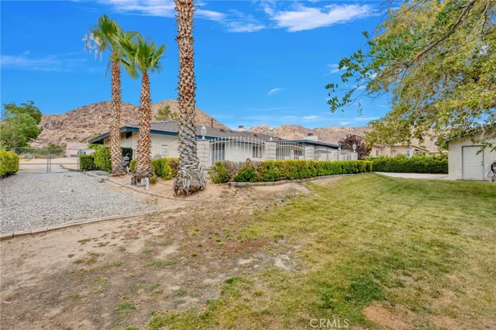 23333 Taos, Apple Valley, California 92307
