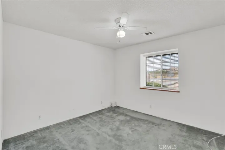 23333 Taos, Apple Valley, California 92307