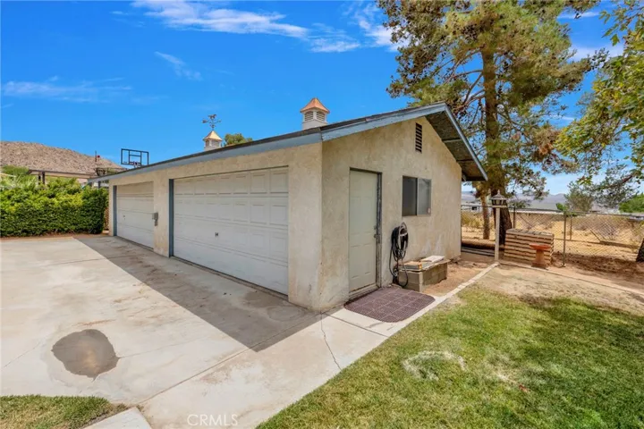 23333 Taos, Apple Valley, California 92307