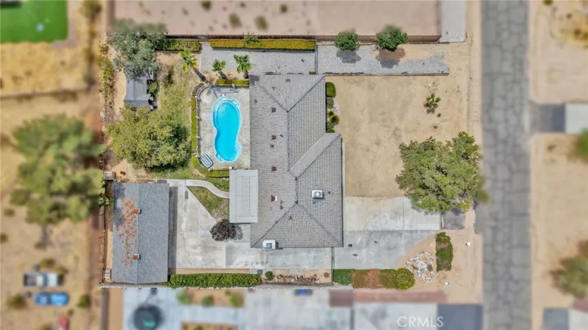 23333 Taos, Apple Valley, California 92307