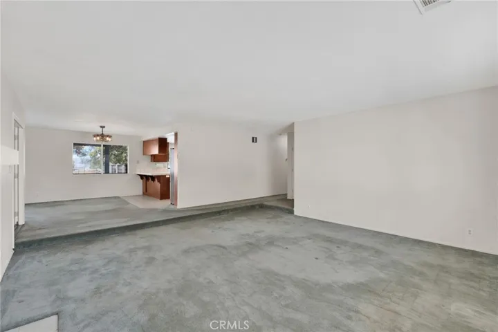 23333 Taos, Apple Valley, California 92307