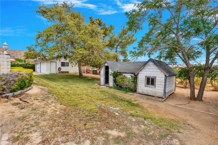 23333 Taos, Apple Valley, California 92307