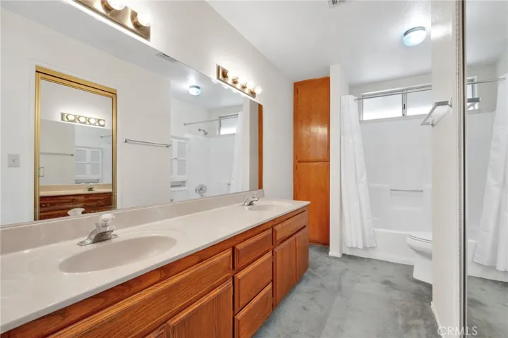 23333 Taos, Apple Valley, California 92307