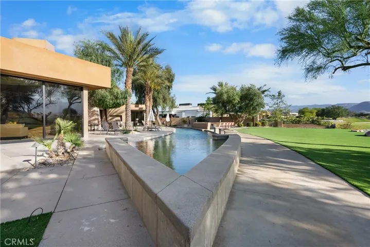 68 Royal Saint Georges Way, Rancho Mirage, California 92270