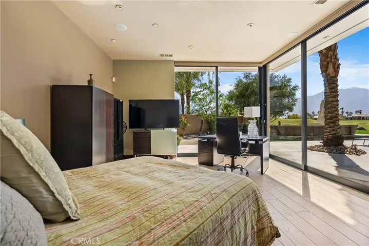 68 Royal Saint Georges Way, Rancho Mirage, California 92270