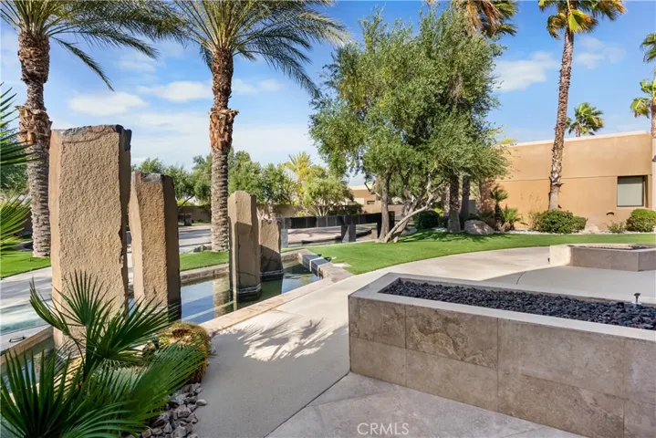 68 Royal Saint Georges Way, Rancho Mirage, California 92270