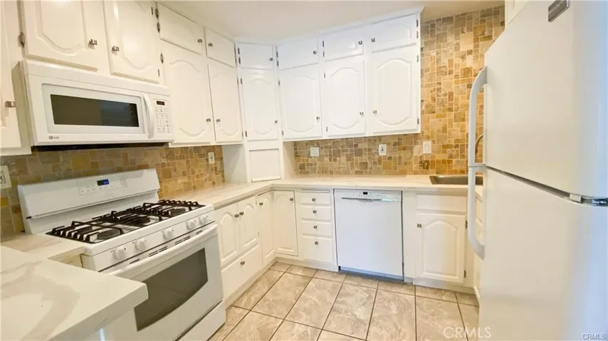 Spacious Kitchen