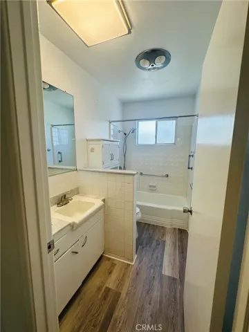 Hall bathroom.