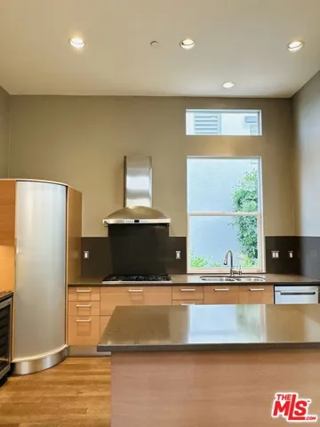 6581 Seabluff Drive 11, Playa Vista, California 90094