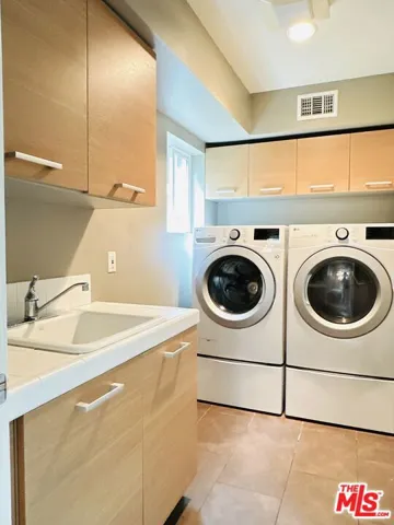 6581 Seabluff Drive 11, Playa Vista, California 90094