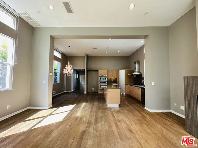 6581 Seabluff Drive 11, Playa Vista, California 90094