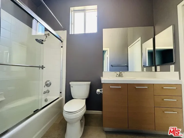 6581 Seabluff Drive 11, Playa Vista, California 90094