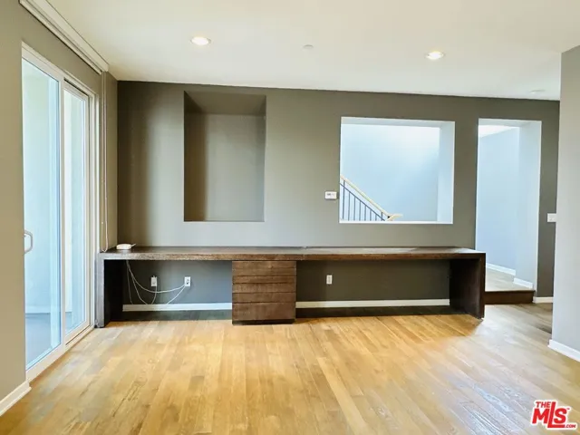 6581 Seabluff Drive 11, Playa Vista, California 90094