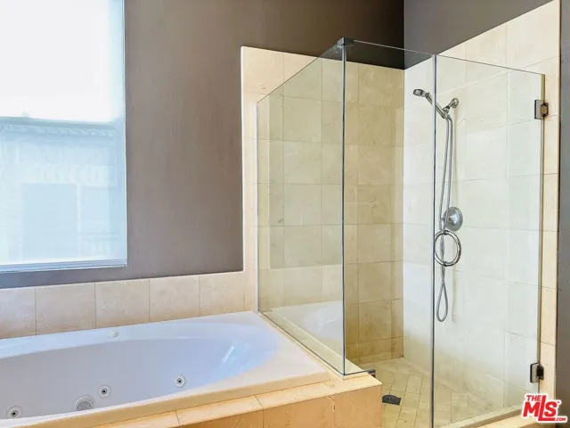 6581 Seabluff Drive 11, Playa Vista, California 90094