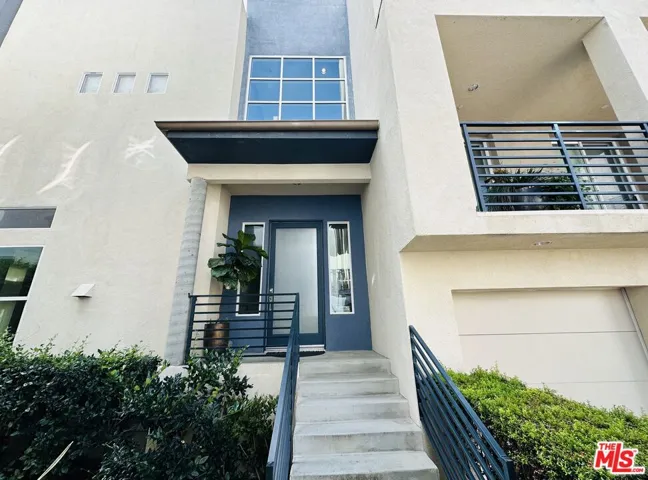 6581 Seabluff Drive 11, Playa Vista, California 90094