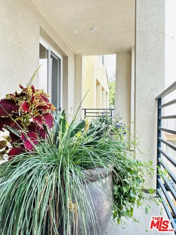 6581 Seabluff Drive 11, Playa Vista, California 90094