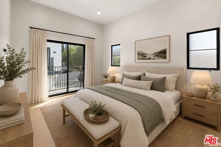 1249 S Plymouth Boulevard, Los Angeles, California 90019
