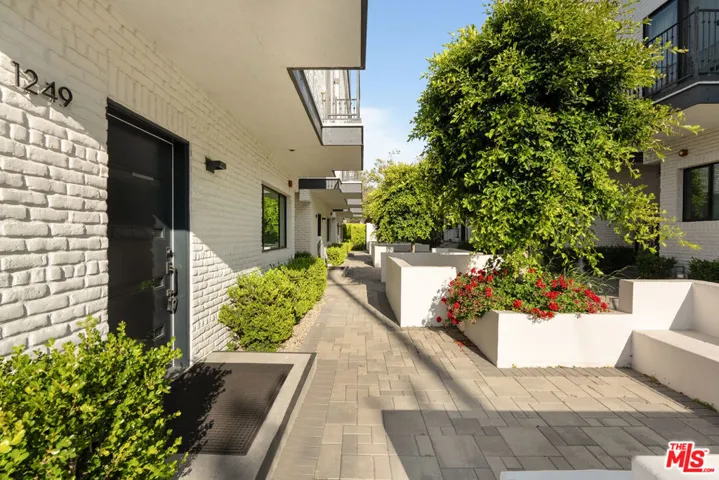 1249 S Plymouth Boulevard, Los Angeles, California 90019