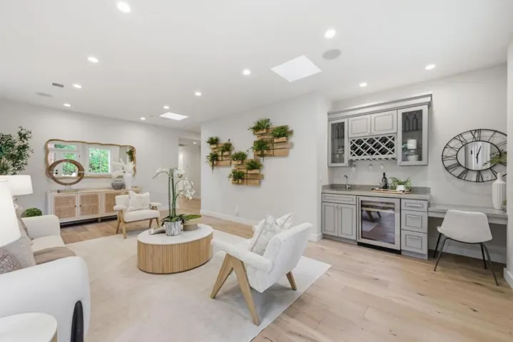 735 Coastland Drive, Palo Alto, California 94303
