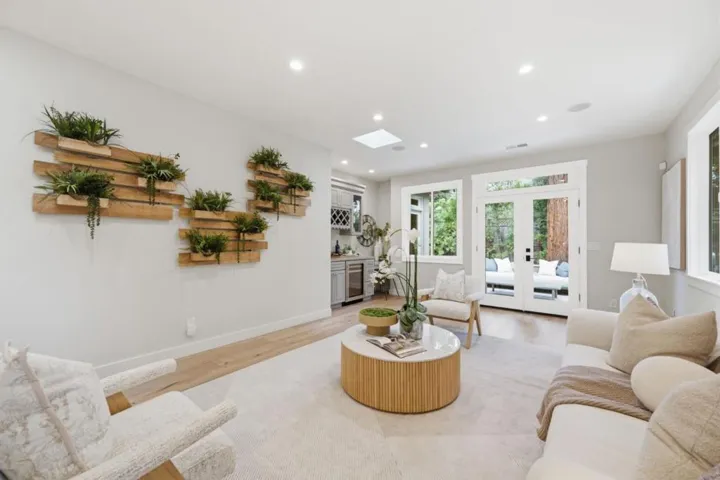 735 Coastland Drive, Palo Alto, California 94303