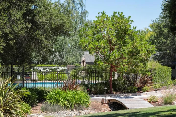 6 Bay Tree, Los Altos, California 94022