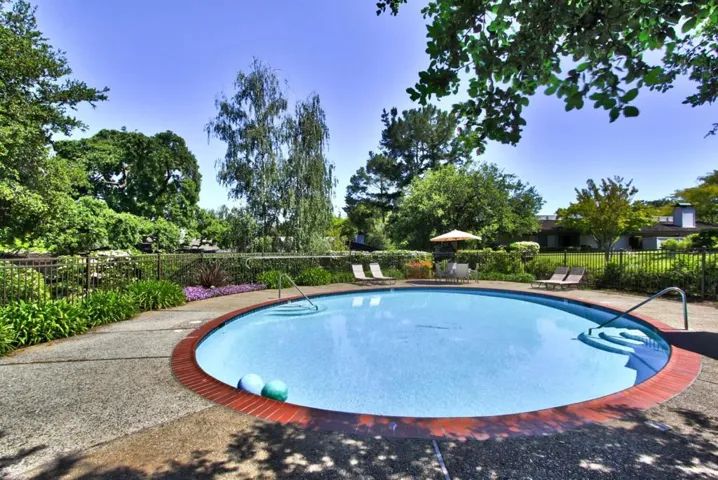 6 Bay Tree, Los Altos, California 94022
