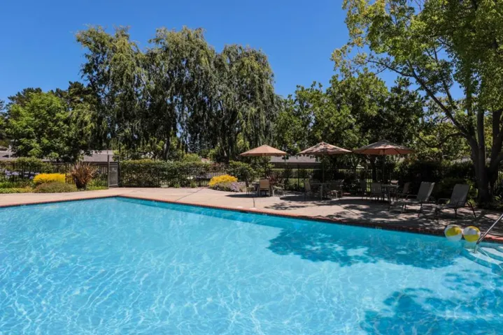 6 Bay Tree, Los Altos, California 94022