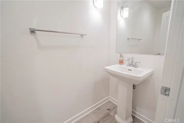 28706 Jardineras, Valencia, California 91354