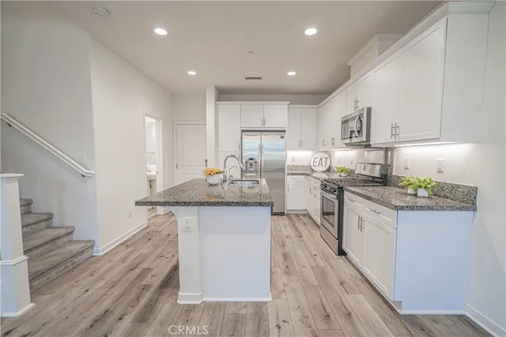 28706 Jardineras, Valencia, California 91354