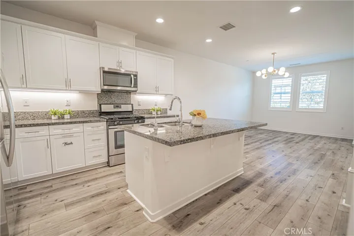 28706 Jardineras, Valencia, California 91354