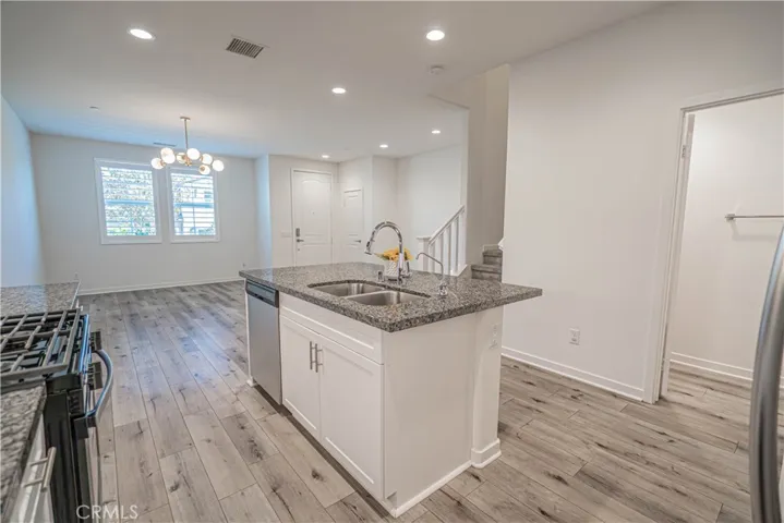 28706 Jardineras, Valencia, California 91354