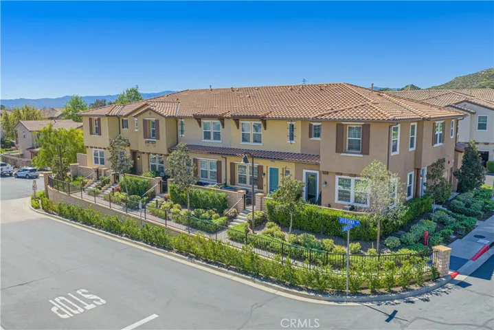 28706 Jardineras, Valencia, California 91354