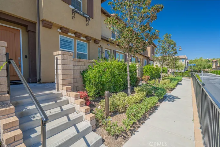 28706 Jardineras, Valencia, California 91354