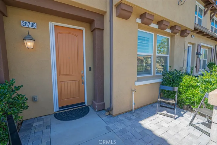 28706 Jardineras, Valencia, California 91354