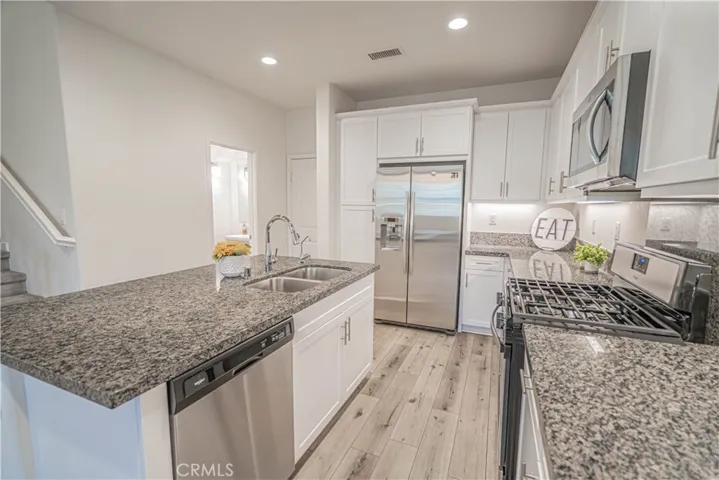 28706 Jardineras, Valencia, California 91354
