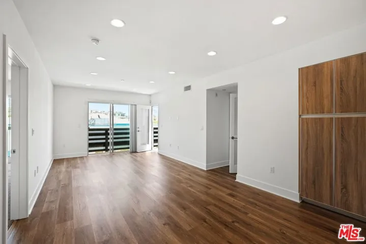 1301 Brockton Avenue 107, Los Angeles, California 90025
