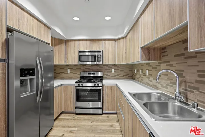 1301 Brockton Avenue 107, Los Angeles, California 90025