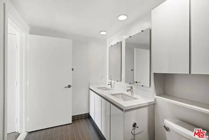 1301 Brockton Avenue 107, Los Angeles, California 90025