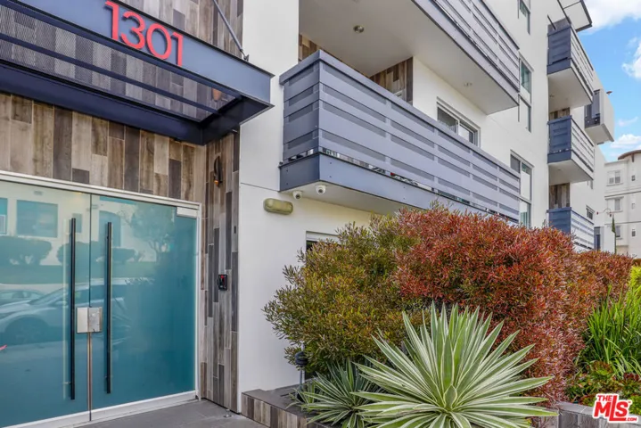 1301 Brockton Avenue 107, Los Angeles, California 90025
