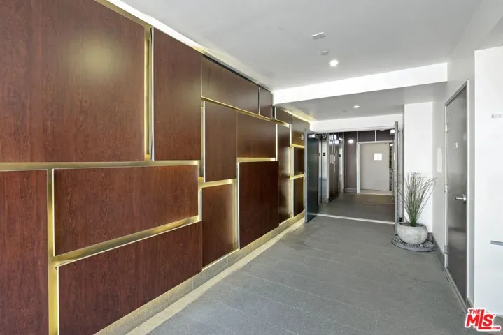1301 Brockton Avenue 107, Los Angeles, California 90025
