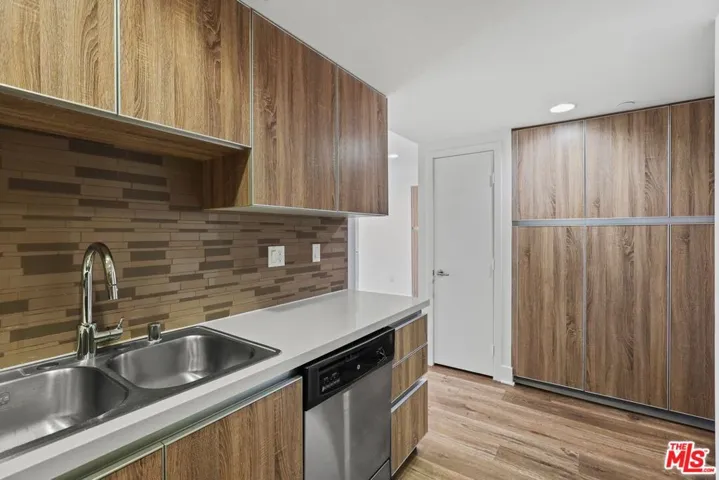 1301 Brockton Avenue 107, Los Angeles, California 90025