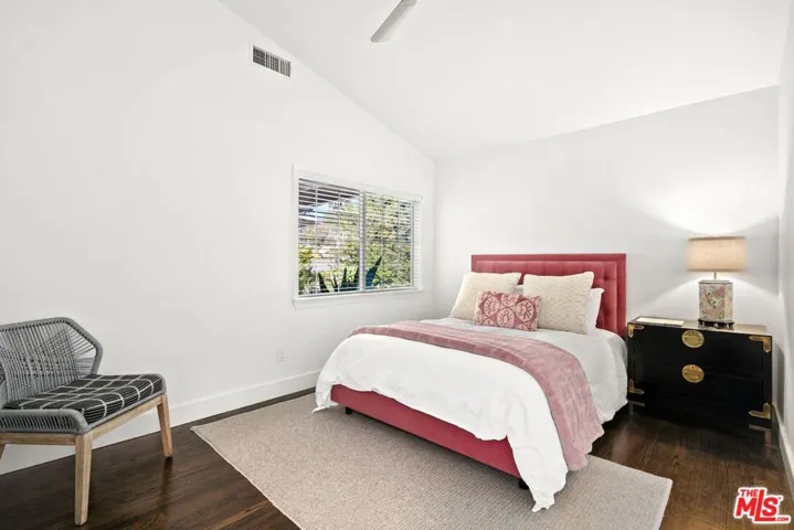 843 Enchanted Way, Pacific Palisades, California 90272