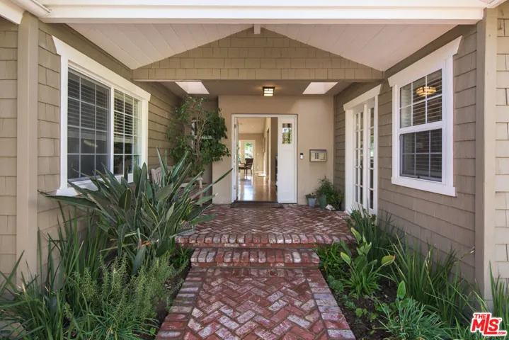 843 Enchanted Way, Pacific Palisades, California 90272
