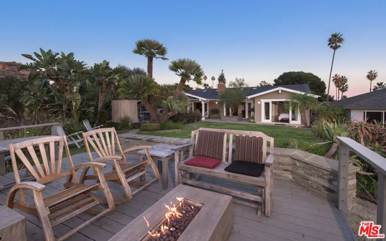 843 Enchanted Way, Pacific Palisades, California 90272