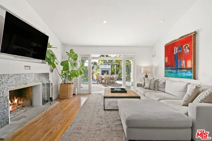 843 Enchanted Way, Pacific Palisades, California 90272