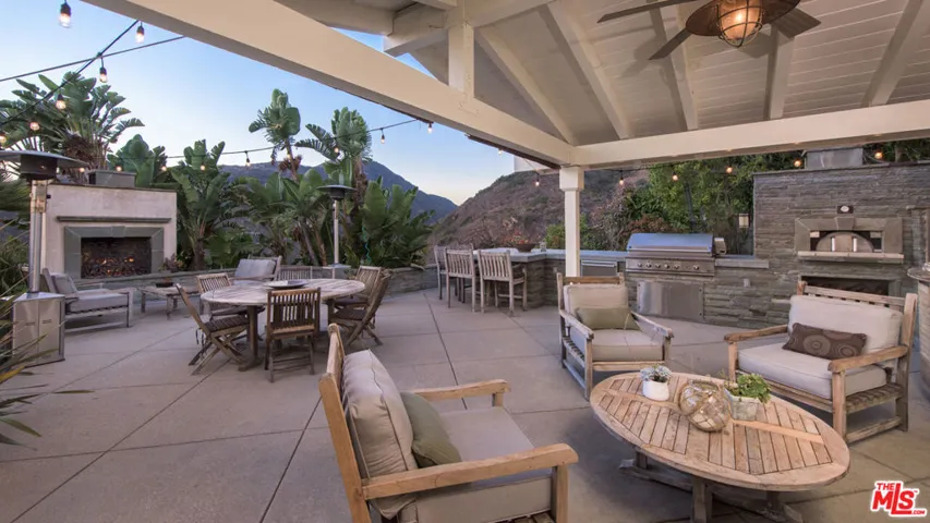 843 Enchanted Way, Pacific Palisades, California 90272