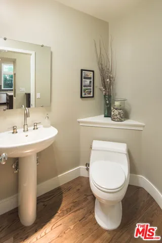 843 Enchanted Way, Pacific Palisades, California 90272