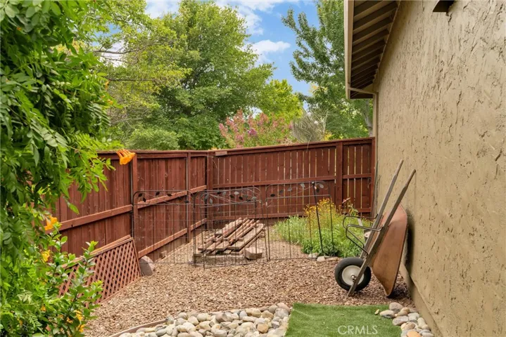 Large side yard