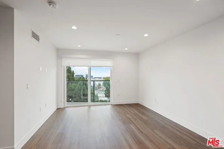 1539 Purdue 101, Los Angeles, California 90025